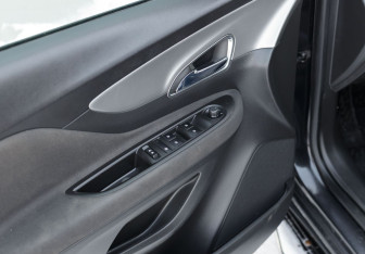 Подержанный автомобиль Opel Mokka 2014 года (17 фото)