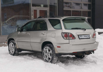 Подержанный автомобиль Lexus RX 2001 года (7 фото)
