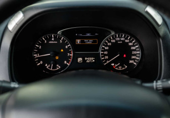 Подержанный автомобиль Nissan Pathfinder 2014 года (12 фото)