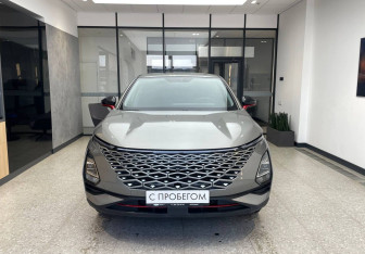 Подержанный автомобиль Omoda C5 2023 года (3 фото)