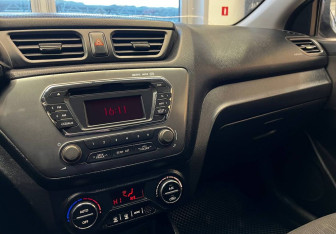 Подержанный автомобиль Kia Rio Sedan 2012 года (9 фото)