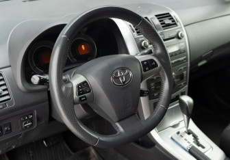 Подержанный автомобиль Toyota Corolla Sedan 2013 года (11 фото)