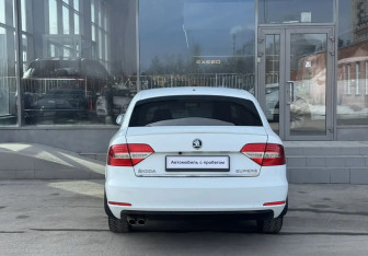 Подержанный автомобиль Skoda Superb Liftback 2014 года (4 фото)