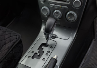 Подержанный автомобиль Mazda Atenza Sedan 2002 года (15 фото)