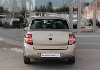 Подержанный автомобиль LADA (ВАЗ) Granta Sedan 2012 года (6 фото)