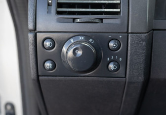 Подержанный автомобиль Opel Meriva 2008 года (18 фото)