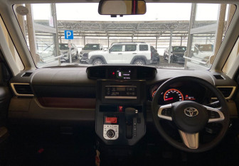 Подержанный автомобиль Toyota Tank 2018 года (14 фото)