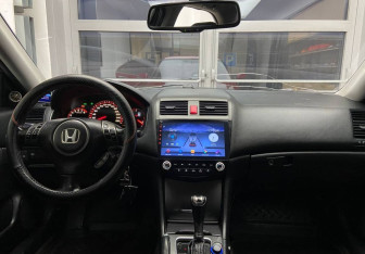Подержанный автомобиль Honda Accord Sedan 2005 года (11 фото)