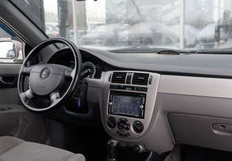 Подержанный автомобиль Chevrolet Lacetti Sedan 2008 года (10 фото)