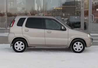 Подержанный автомобиль Suzuki Swift Hatchback 2004 года (4 фото)