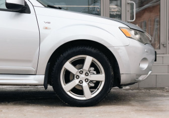 Подержанный автомобиль Mitsubishi Outlander 2008 года (9 фото)