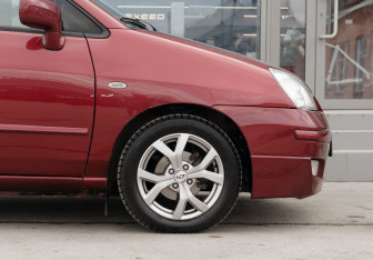 Подержанный автомобиль Suzuki Liana Wagon 2005 года (9 фото)