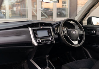 Подержанный автомобиль Toyota Corolla Wagon 2012 года (10 фото)