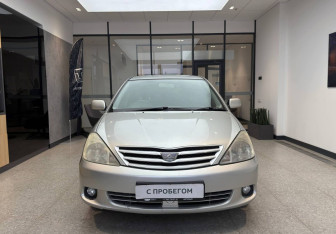 Подержанный автомобиль Toyota Allion 2002 года (3 фото)