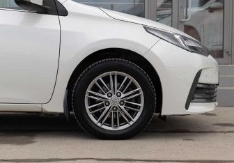 Подержанный автомобиль Toyota Corolla Sedan 2018 года (9 фото)