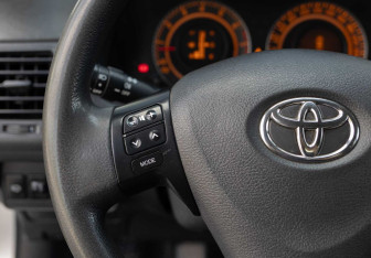 Подержанный автомобиль Toyota Corolla Sedan 2007 года (12 фото)
