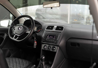 Подержанный автомобиль Volkswagen Polo Sedan 2016 года (10 фото)