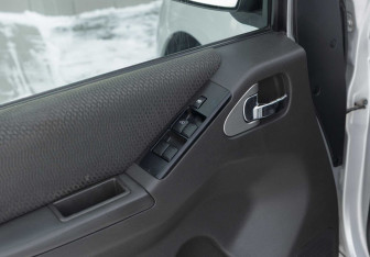 Подержанный автомобиль Nissan Pathfinder 2011 года (17 фото)