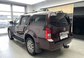 Подержанный автомобиль Nissan Pathfinder 2007 года (7 фото)