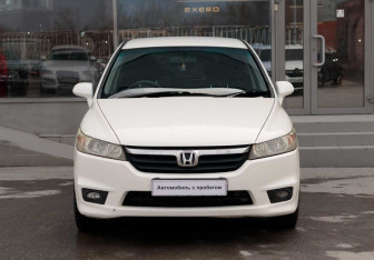 Подержанный автомобиль Honda Stream 2007 года (2 фото)