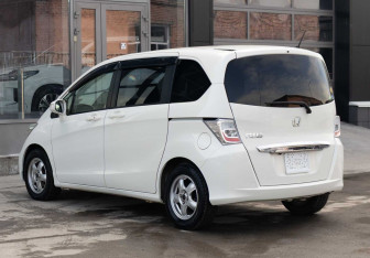 Подержанный автомобиль Honda Freed 2012 года (7 фото)