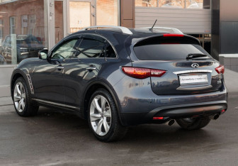 Подержанный автомобиль Infiniti FX 2008 года (7 фото)
