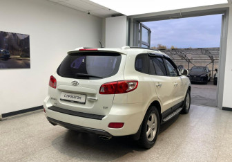 Подержанный автомобиль Hyundai Santa Fe 2009 года (4 фото)