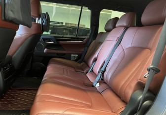 Подержанный автомобиль Lexus LX 2017 года (17 фото)