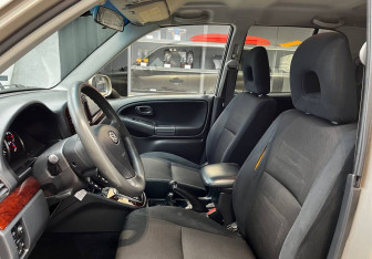 Подержанный автомобиль Suzuki Grand Vitara 2004 года (9 фото)