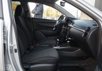 Подержанный автомобиль Kia Rio Hatchback 2018 года (20 фото)