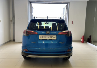 Подержанный автомобиль Toyota RAV4 2016 года (5 фото)
