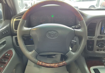 Подержанный автомобиль Toyota Land Cruiser Suv 2000 года (9 фото)