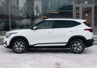 Подержанный автомобиль Kia Seltos 2022 года (8 фото)