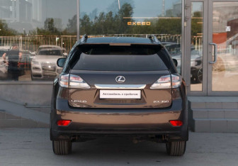 Подержанный автомобиль Lexus RX 2010 года (6 фото)