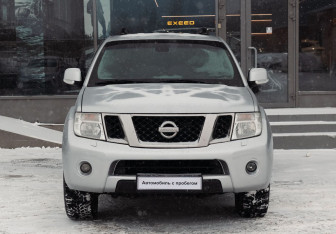 Подержанный автомобиль Nissan Pathfinder 2011 года (2 фото)
