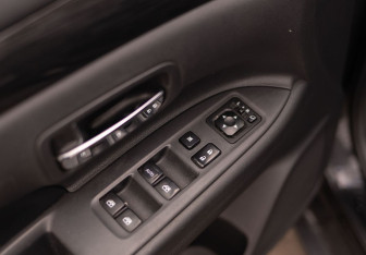 Подержанный автомобиль Mitsubishi Outlander 2015 года (17 фото)