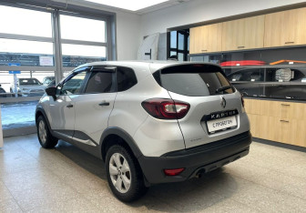 Подержанный автомобиль Renault Kaptur 2019 года (7 фото)