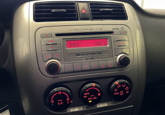 Подержанный автомобиль Suzuki Liana Sedan 2006 года (13 фото)