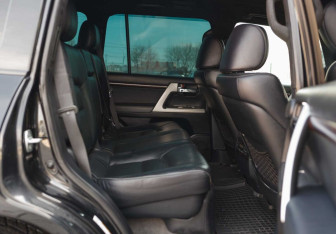Подержанный автомобиль Toyota Land Cruiser Suv 2012 года (20 фото)