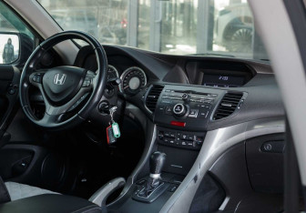 Подержанный автомобиль Honda Accord Sedan 2008 года (10 фото)