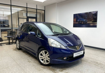 Подержанный автомобиль Honda Fit 2008 года (4 фото)