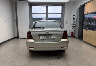 Подержанный автомобиль Toyota Allion 2002 года (6 фото)