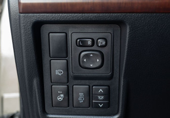 Подержанный автомобиль Toyota Land Cruiser Prado 2017 года (19 фото)