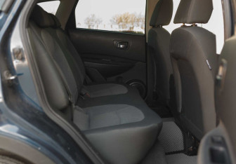 Подержанный автомобиль Nissan Qashqai 2008 года (17 фото)