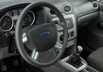 Подержанный автомобиль Ford Focus Hatchback 2011 года (11 фото)