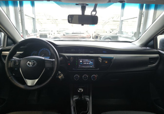 Подержанный автомобиль Toyota Corolla Sedan 2013 года (5 фото)