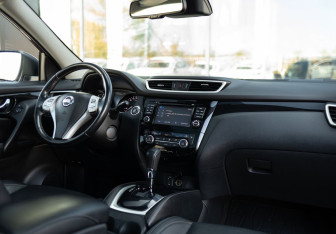 Подержанный автомобиль Nissan Qashqai 2015 года (10 фото)