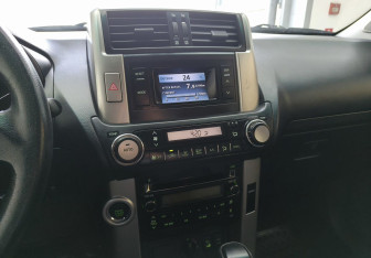 Подержанный автомобиль Toyota Land Cruiser Prado 2012 года (12 фото)