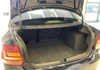 Подержанный автомобиль Volkswagen Polo Sedan 2016 года (8 фото)