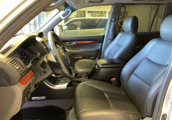 Подержанный автомобиль Toyota Land Cruiser Prado 2004 года (7 фото)